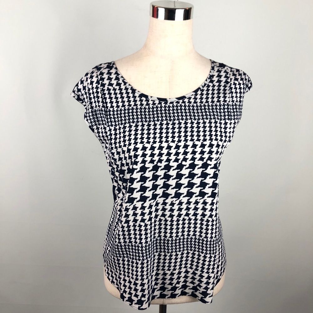 Hem & Thread Blue White Houndstooth Sleeveless Top